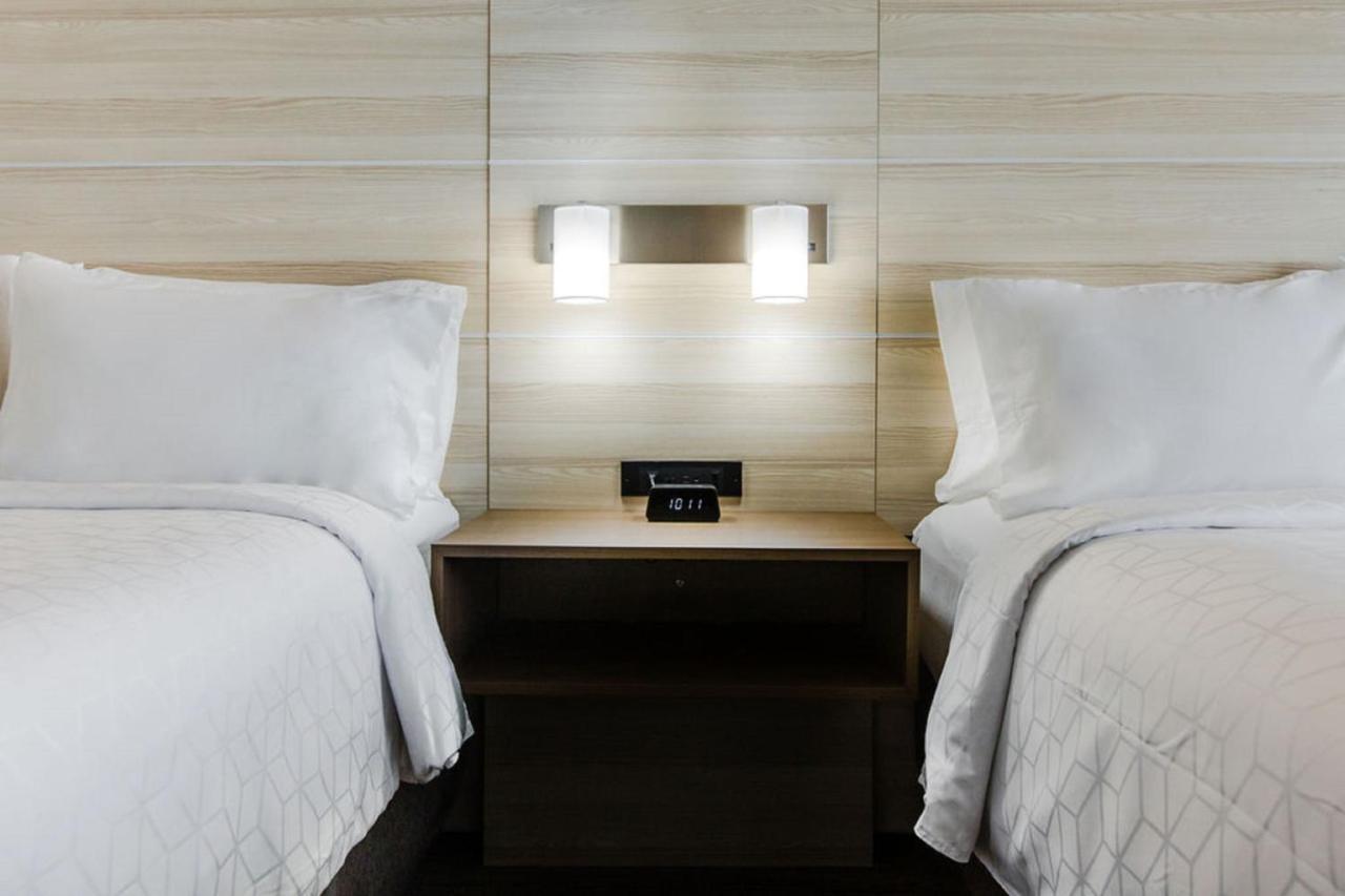 Holiday Inn Express & Suites Edmonton N - St Albert By Ihg Saint Albert Buitenkant foto