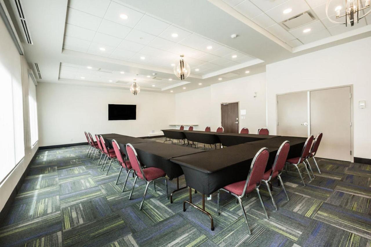 Holiday Inn Express & Suites Edmonton N - St Albert By Ihg Saint Albert Buitenkant foto